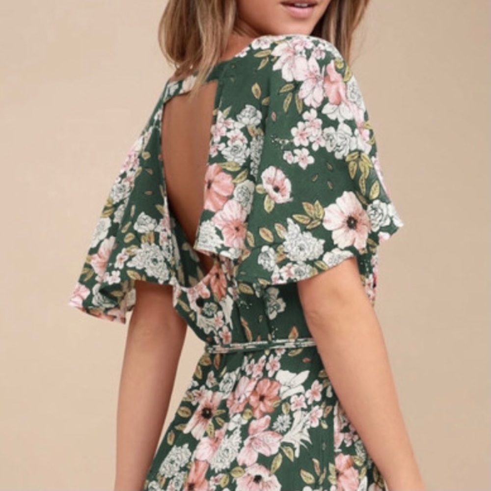 Last M/L❣️NEW Open Back Ruffled Floral Dress